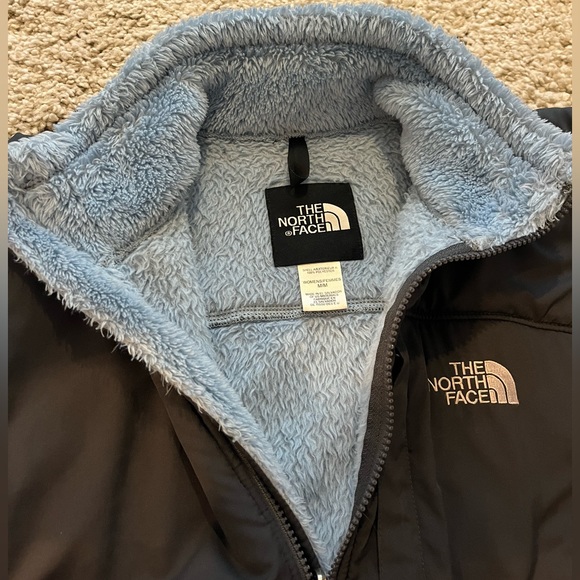 North face fuzzy Denali summit series. Great condition. Size medium women’s. - Picture 2 of 5